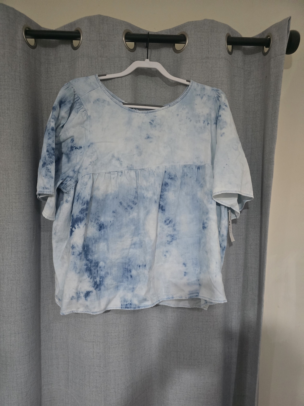 Old Navy Light Blue Tie-Dye Short Sleeve Blouse